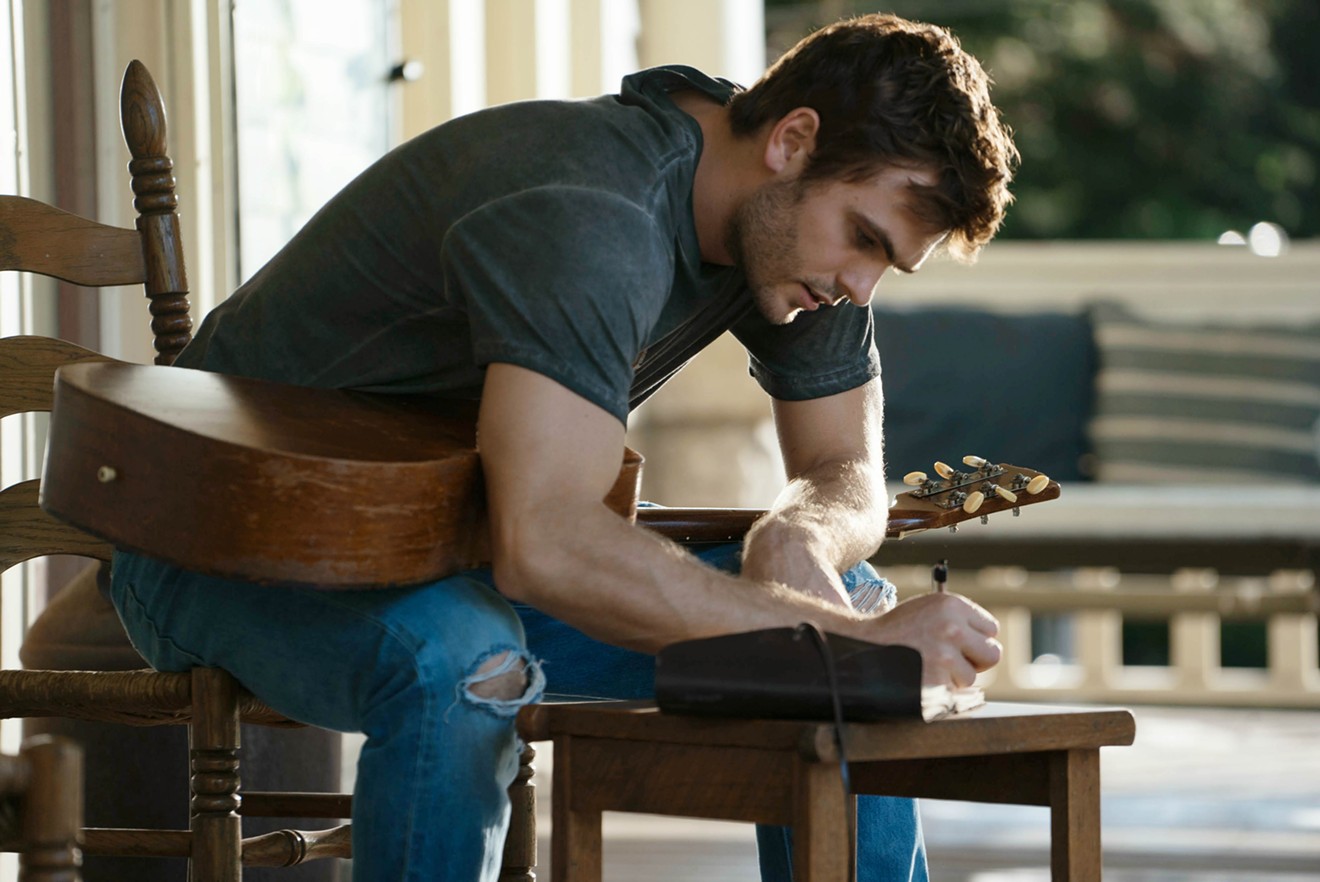 Alex Roe plays Liam Page, a country boy from Louisiana who becomes a bona fide country star after putting his marriage on hold, then returns home for a couple of showdowns in Forever My Girl.