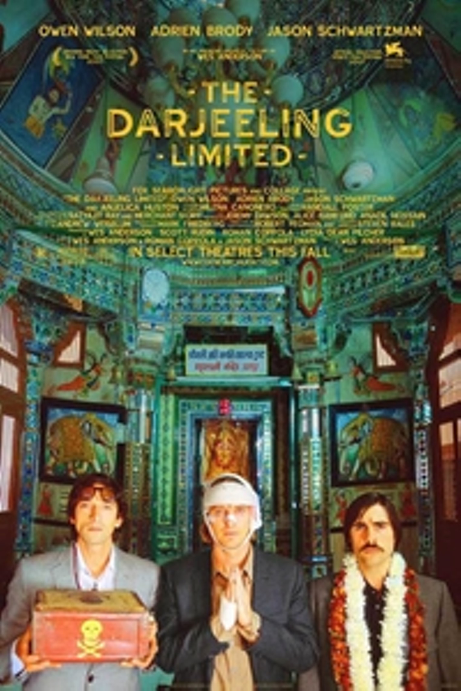 The sunglasses Peter (Adrien Brody) in aboard the Darjeeling