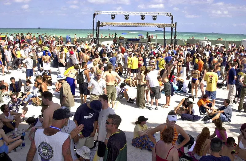 Image: The crowd at Ultra Music Festival in 1999